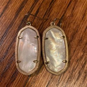 Drop Earrings in Ivory Pearl